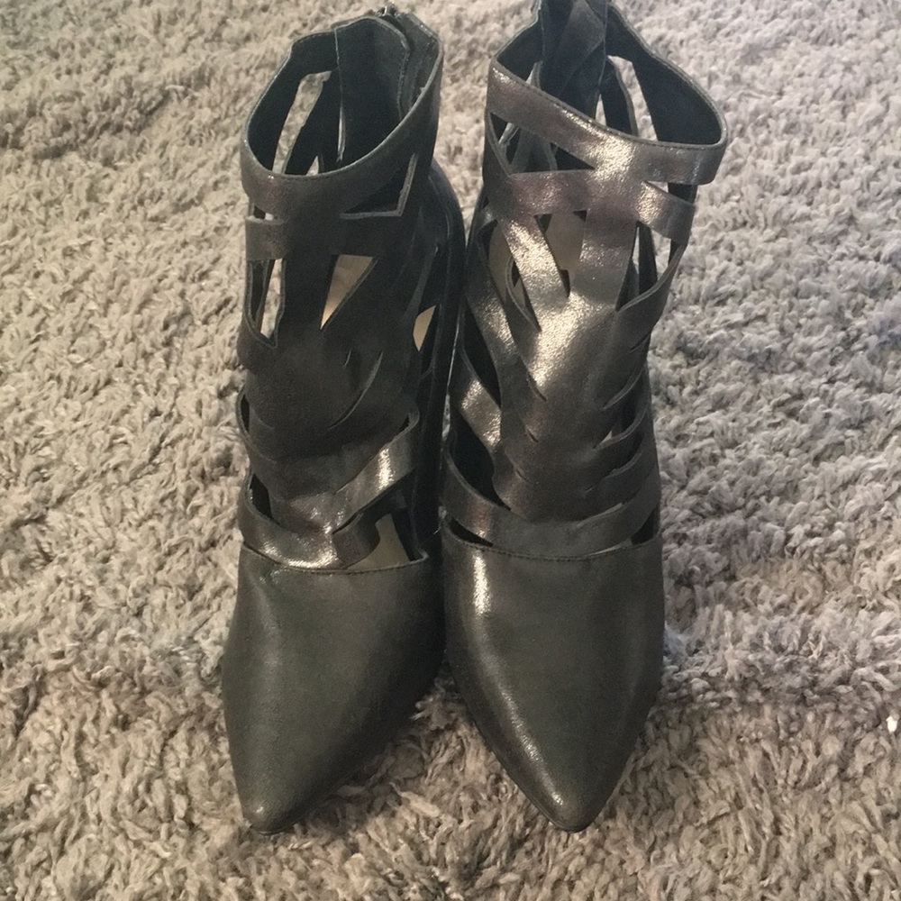 Black pointy heels. Size 10. Never worn!